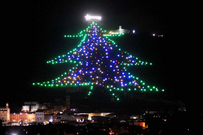 Albero di Natale più Grande del Mondo e Mercatini Natalizi